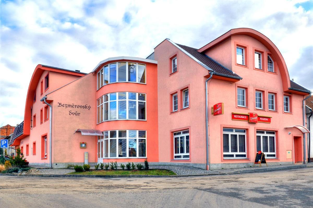Bezmerovsky Dvur Kromeriz Ngoại thất bức ảnh