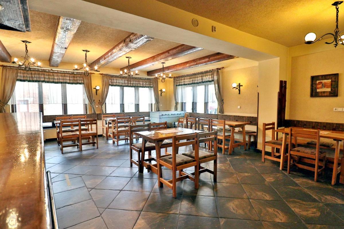 Bezmerovsky Dvur Kromeriz Ngoại thất bức ảnh